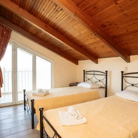 Vikos Seaside Apartment