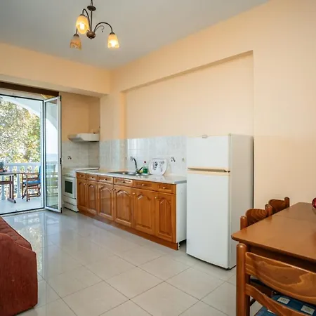 Vikos Seaside Apartment